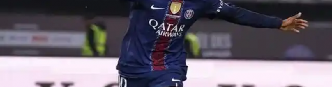 Ballon d'Or-Gewinner Dembélé trifft per Lupfer