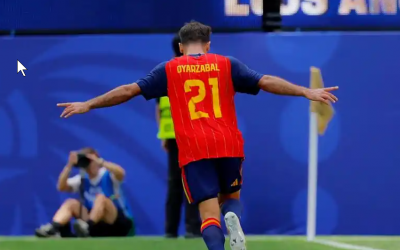 Oyarzabals Doppelpack bringt Spanien weiter